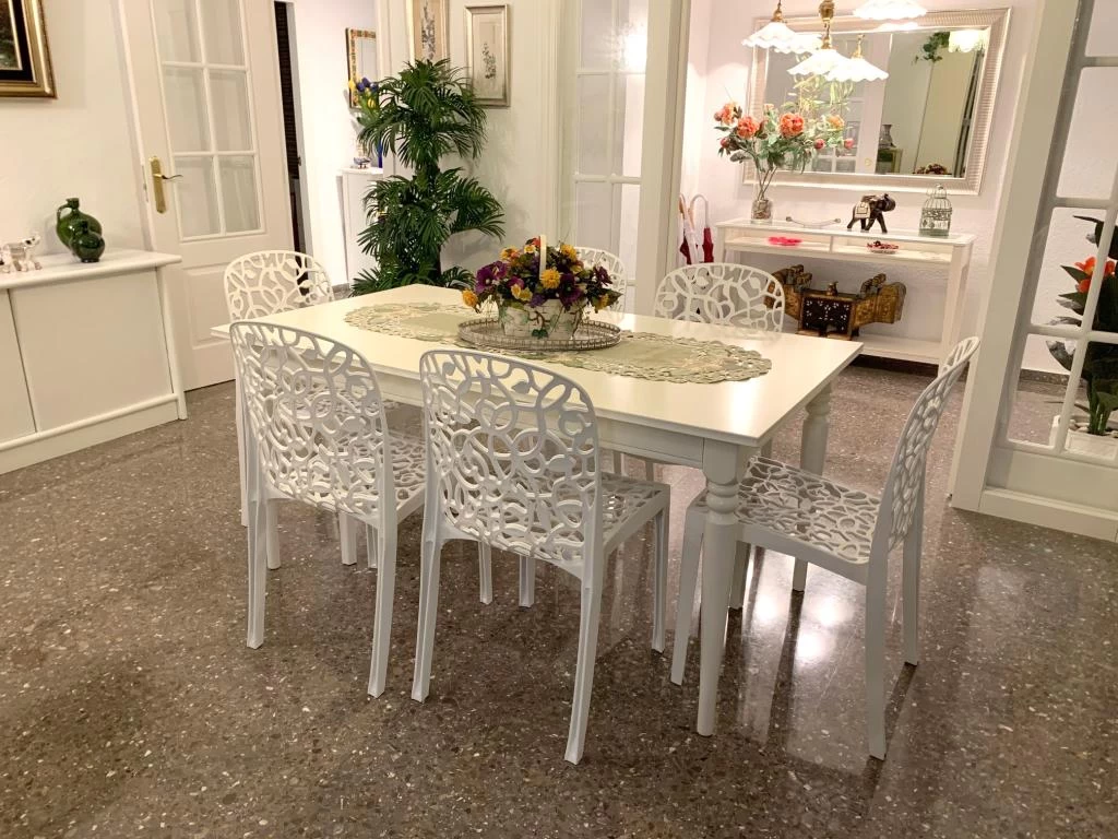 Lot De 6 Chaises De Table-salle à Manger - Cuisine - Interieur/exterieur En Résine Coloris Blanc - Longueur 47 X Profondeur 50 X Hauteur 87 Cm 4 Lot De 6 Chaises De Table-salle à Manger - Cuisine - Interieur/exterieur En Résine Coloris Blanc - Longueur 47 X Profondeur 50 X Hauteur 87 Cm – Image 2